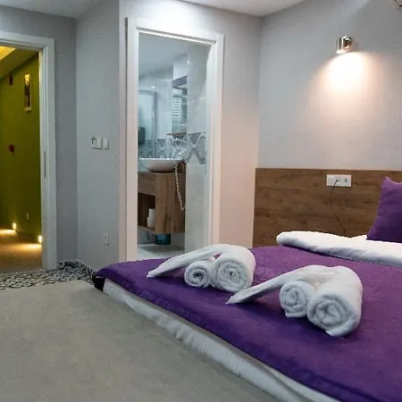 Greenpine Taksim 3*