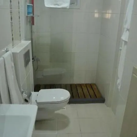 Net House Hotel 3*