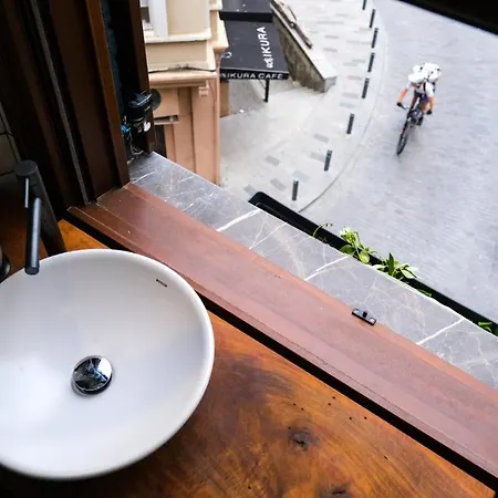 Le Banc Hostel