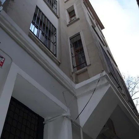 Newly Renovated Cozy O-5 In Taksim *