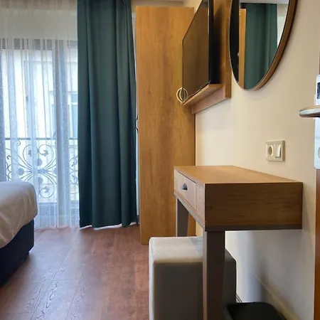 Pege Hotel 2*