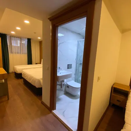 Pege Hotel 2*