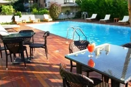 Hotel Island 2*