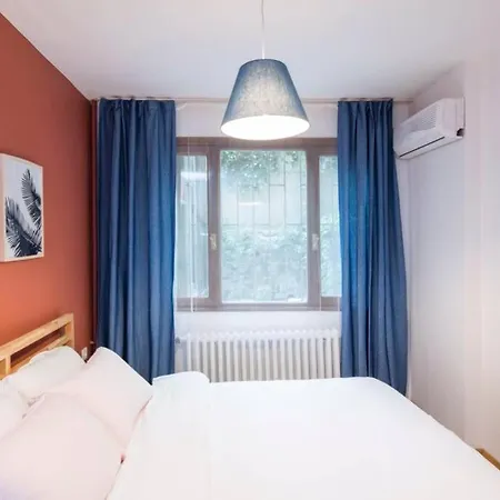 Apartment Centrally Located Huge In Cihangir Istanbul