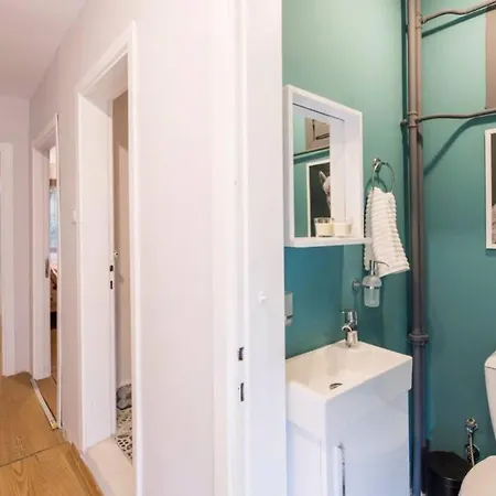 Apartment Centrally Located Huge In Cihangir Istanbul