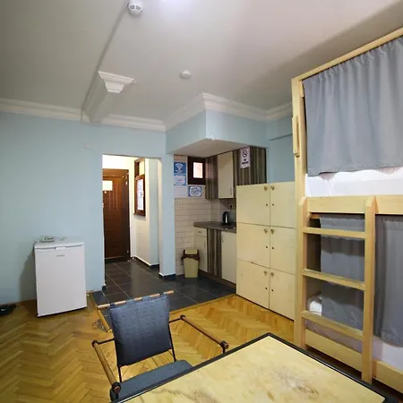 Hostel Yolo *