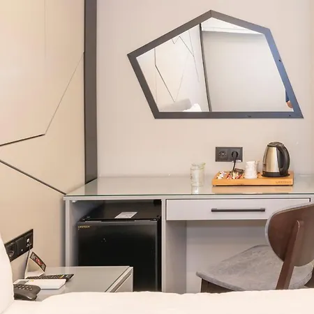 Hotel White Corner