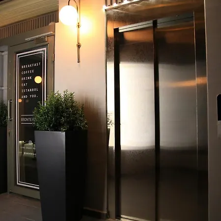 Bronte Hotel *