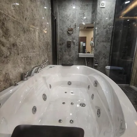 Hotel The Golden Pera's &