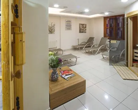 أجنحة وسبا جيه إل كيه بريمير ذا هوم فندق 4*