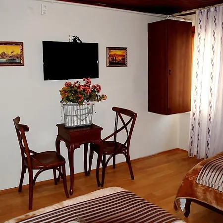 מלון Taksim Palace 2*