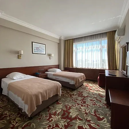 Monopol Hotel 3*