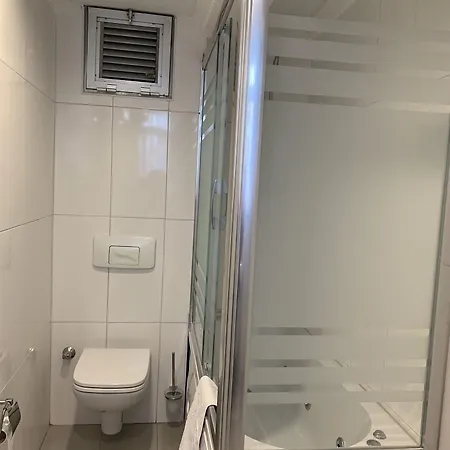 Отель Ada