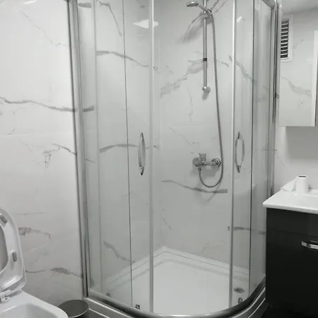شقة Sisli Apartment, 2 Bedrooms, 250 M Metro, New Modern اسطنبول