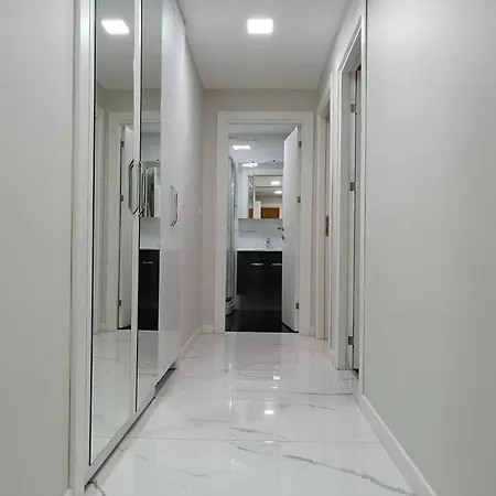 شقة Sisli Apartment, 2 Bedrooms, 250 M Metro, New Modern اسطنبول