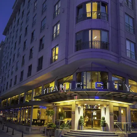 Hotel Titanic City Taksim 4*