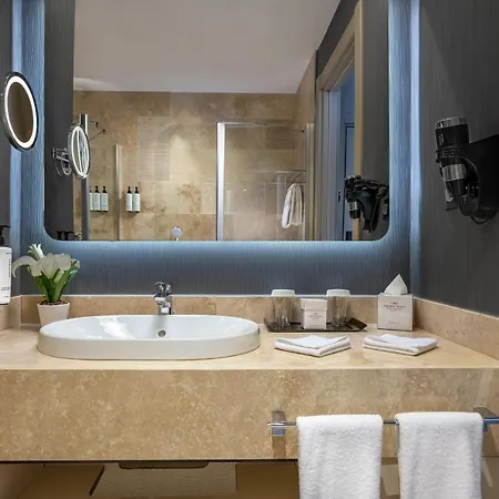 מלון Crowne Plaza - Tuzla Viaport Marina By Ihg 4*