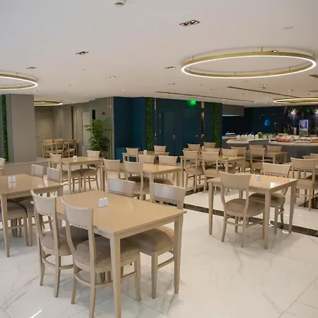 Nova Plaza Crystal & מלון