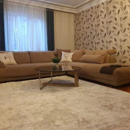 5 Minutes To Subway Apartment