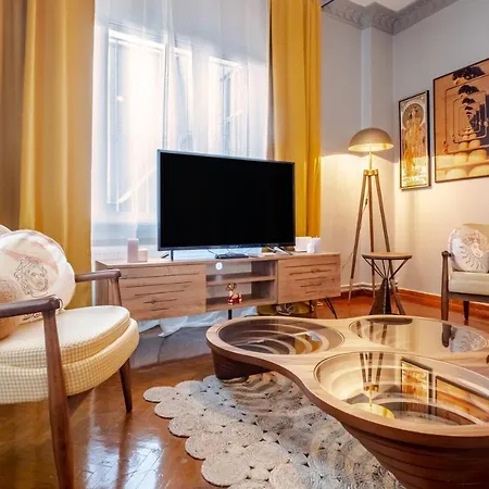 Lägenhet With Balcony Close To Taksim In Cihangir *