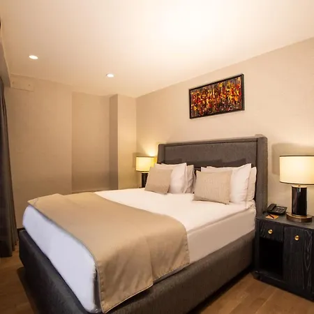 Root Karakoey Hotel 4*