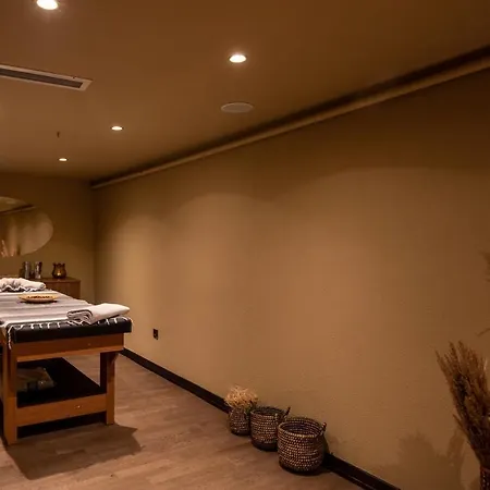 Root Karakoey Hotel 4*