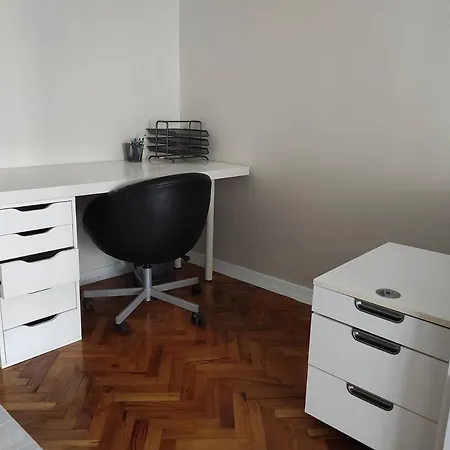 5 Minutes To Subway Apartment