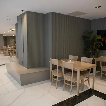 Nova Plaza Crystal & מלון