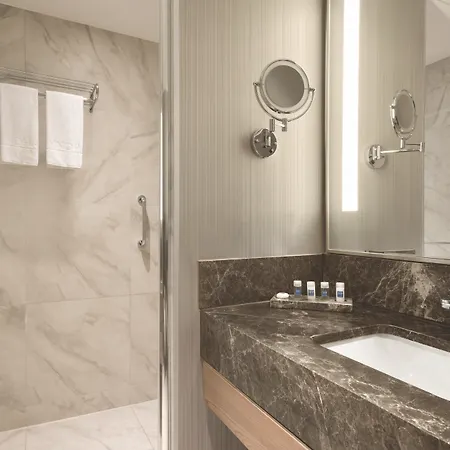 Tryp By Wyndham Basin Ekspres