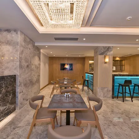 Hotel Golden Royal &