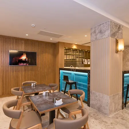 Golden Royal & Hotel 4*