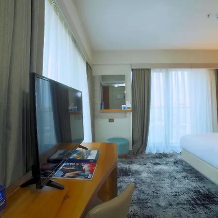 Hotel Tryp By Wyndham Topkapi 4*