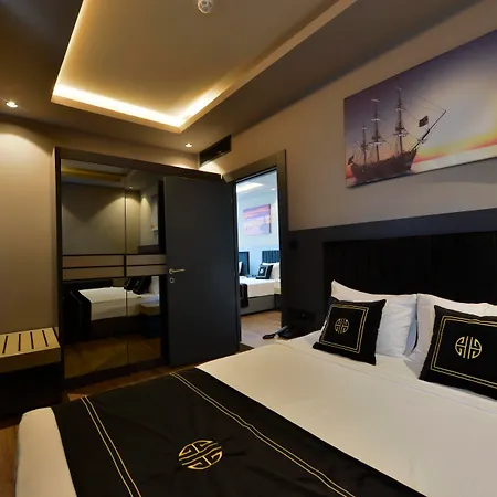 Hidden Hills Airport Otel 5*