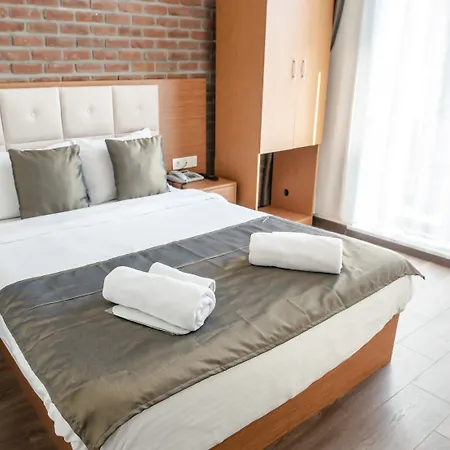 The Camelot Hotell 2*