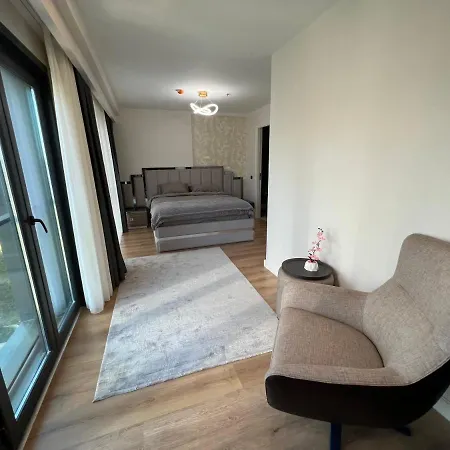 Family Luxury 2 Bedroom +saloon شقة *