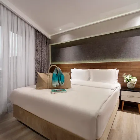 فندق Dora Pera 4*