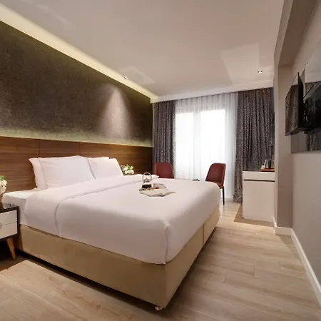 فندق Dora Pera 4*