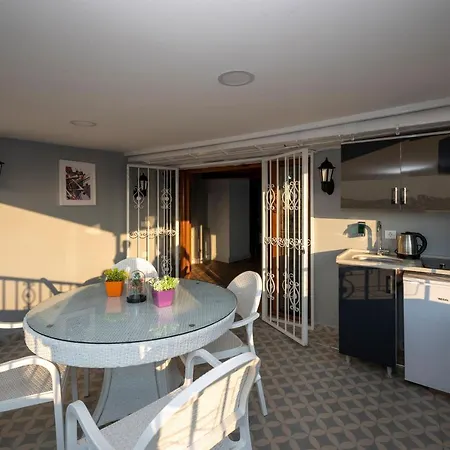 Butterfly Aparthotel 3*