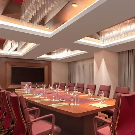 Mövenpick Airport Hotell 5*