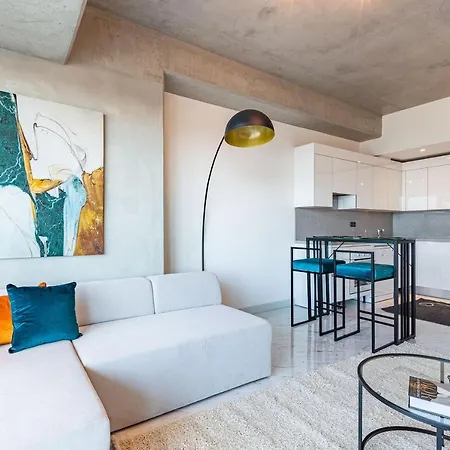 Cozy Flat With View And Balcony In Sisli Apartment