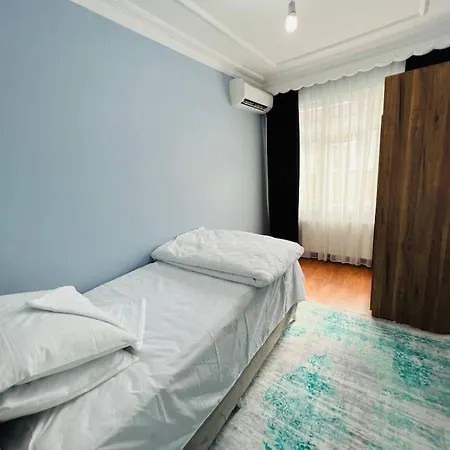 Elegant 3-bedroom Unit Near To Fatih Mosque. Apartment Istanbul