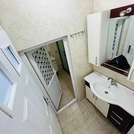 Apartment Elegant 3-bedroom Unit Near To Fatih Mosque. Istanbul