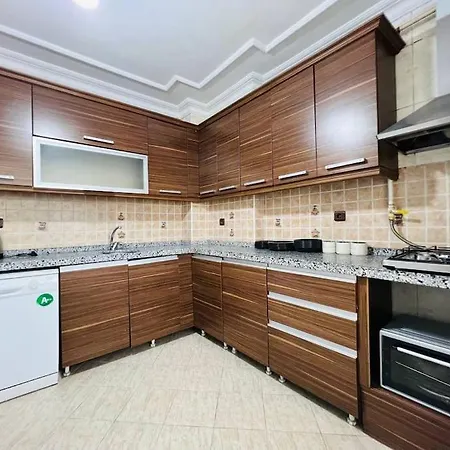 Apartment Elegant 3-bedroom Unit Near To Fatih Mosque. Istanbul