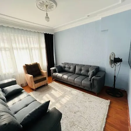 Apartment Elegant 3-bedroom Unit Near To Fatih Mosque. *