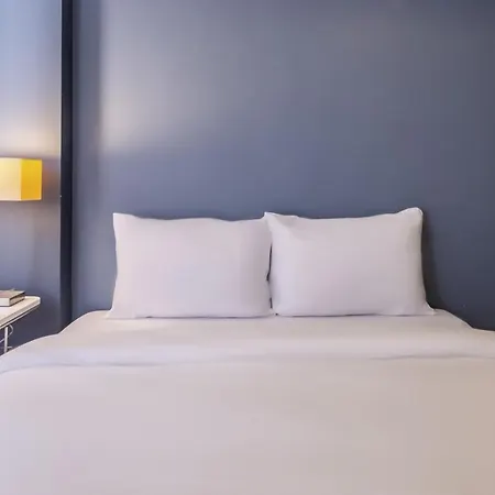 Sleek Flat Near Public Transportation In Maltepe アパート *