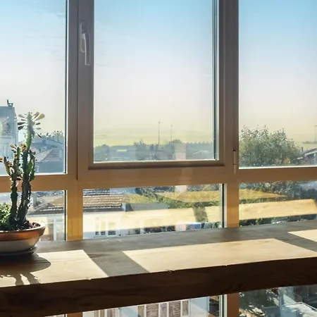 Sleek Flat Near Public Transportation In Maltepe アパート