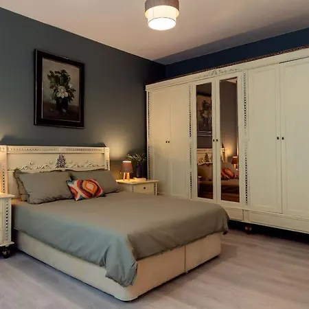 Spacious & Peaceful 2br Apt. W/ Balcony Apartment *