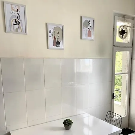 Apartment Spacious & Peaceful 2br Apt. W/ Balcony