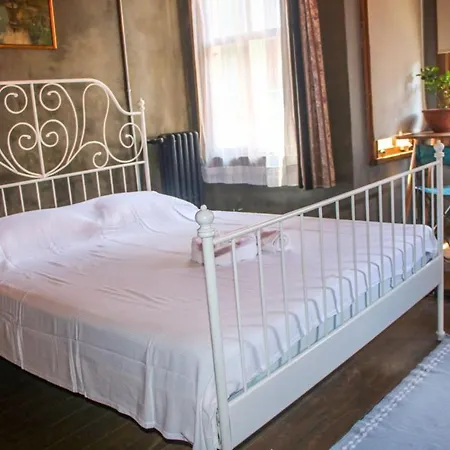 Historic House Surrounded By Attractions In Balat *