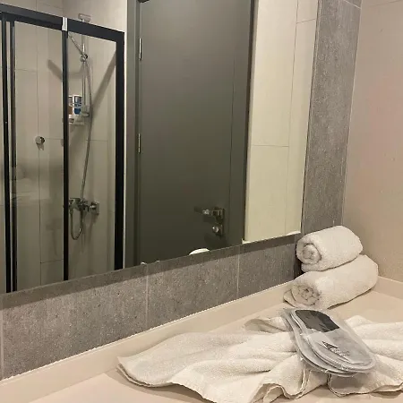 Agora Royal فندق